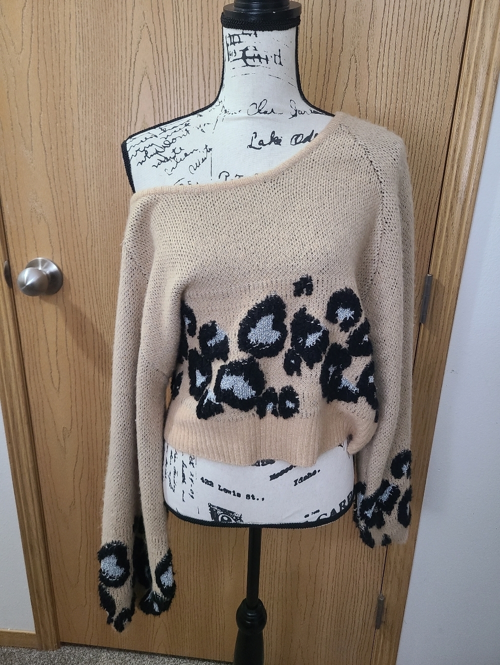 Adora Leopard Print Bishop Sleeve Metallic Thread Oversized Sweater - Picture 2 of 4